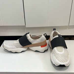 Sorel Women's Kinetic Impact Strap Shoes size 9